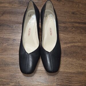 Amalfi By Rangoni Black Leather Made In Italy Heels 9½M.